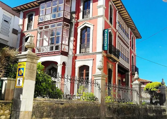 La Casona Del Peregrino Hostal Llanes